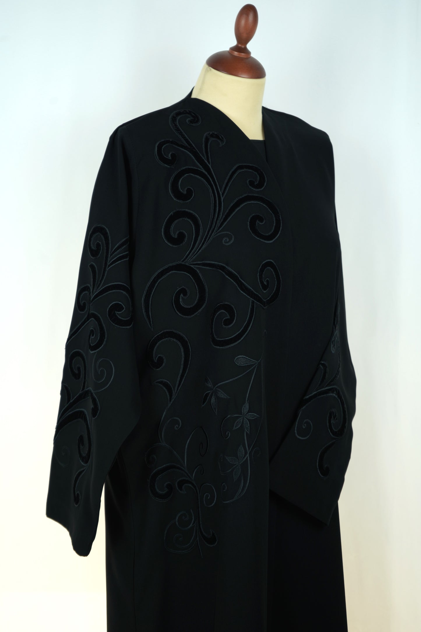 Abaya Velvet Art Black Model 2026-A0022