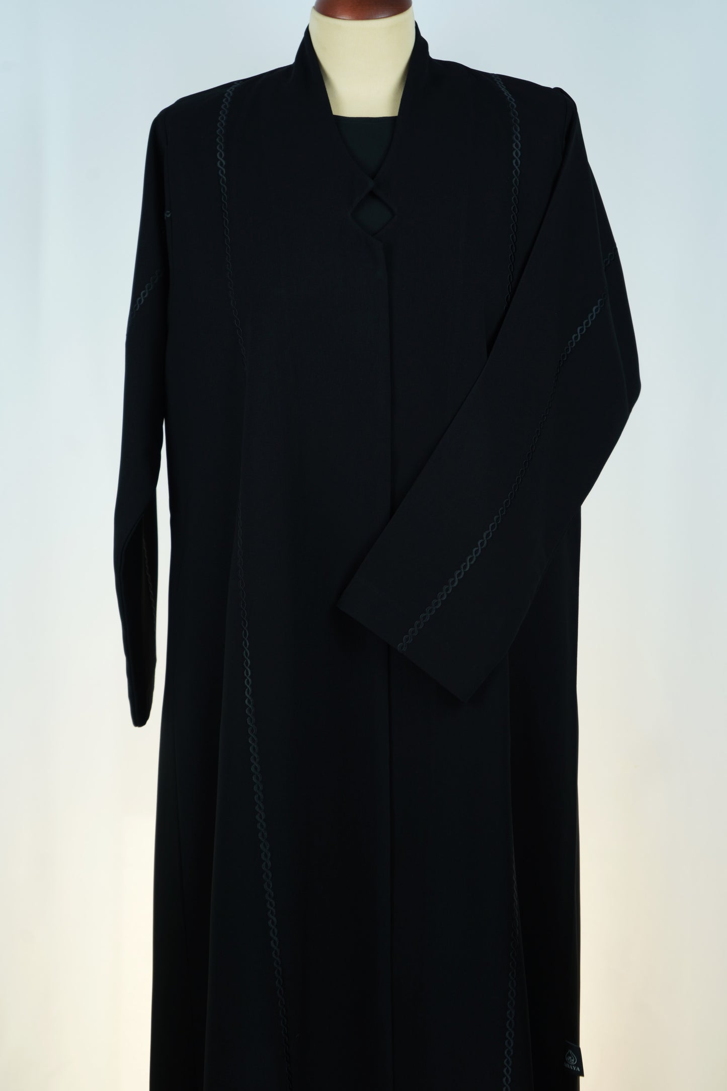 عباية تطريز سلسال أسود موديل 2026-A0011