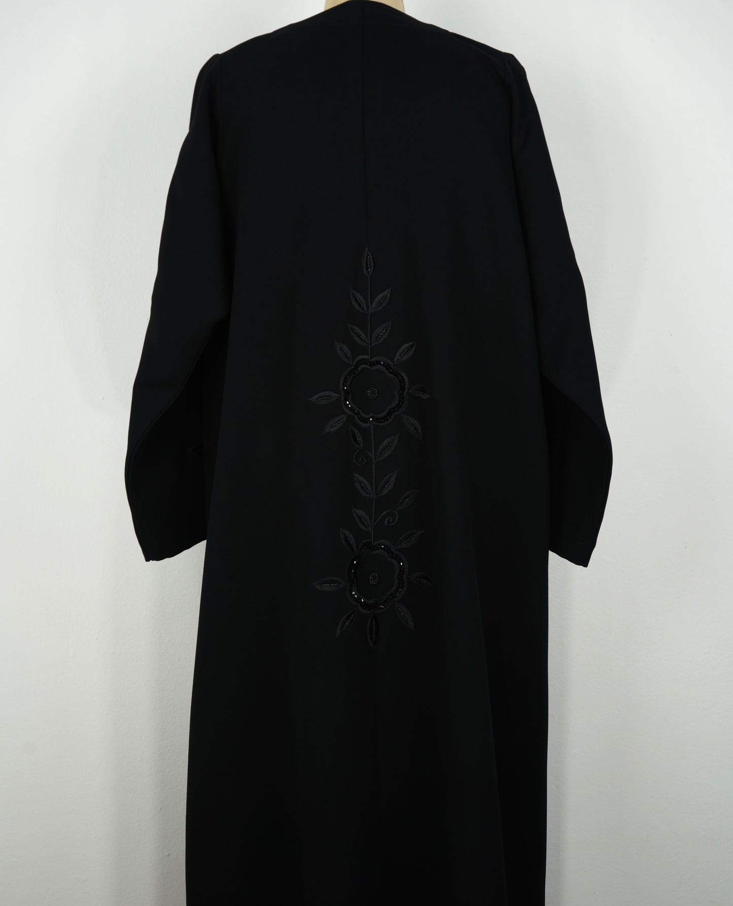 Leaf Line Tatreez Abaya Black Model 2026-A0048