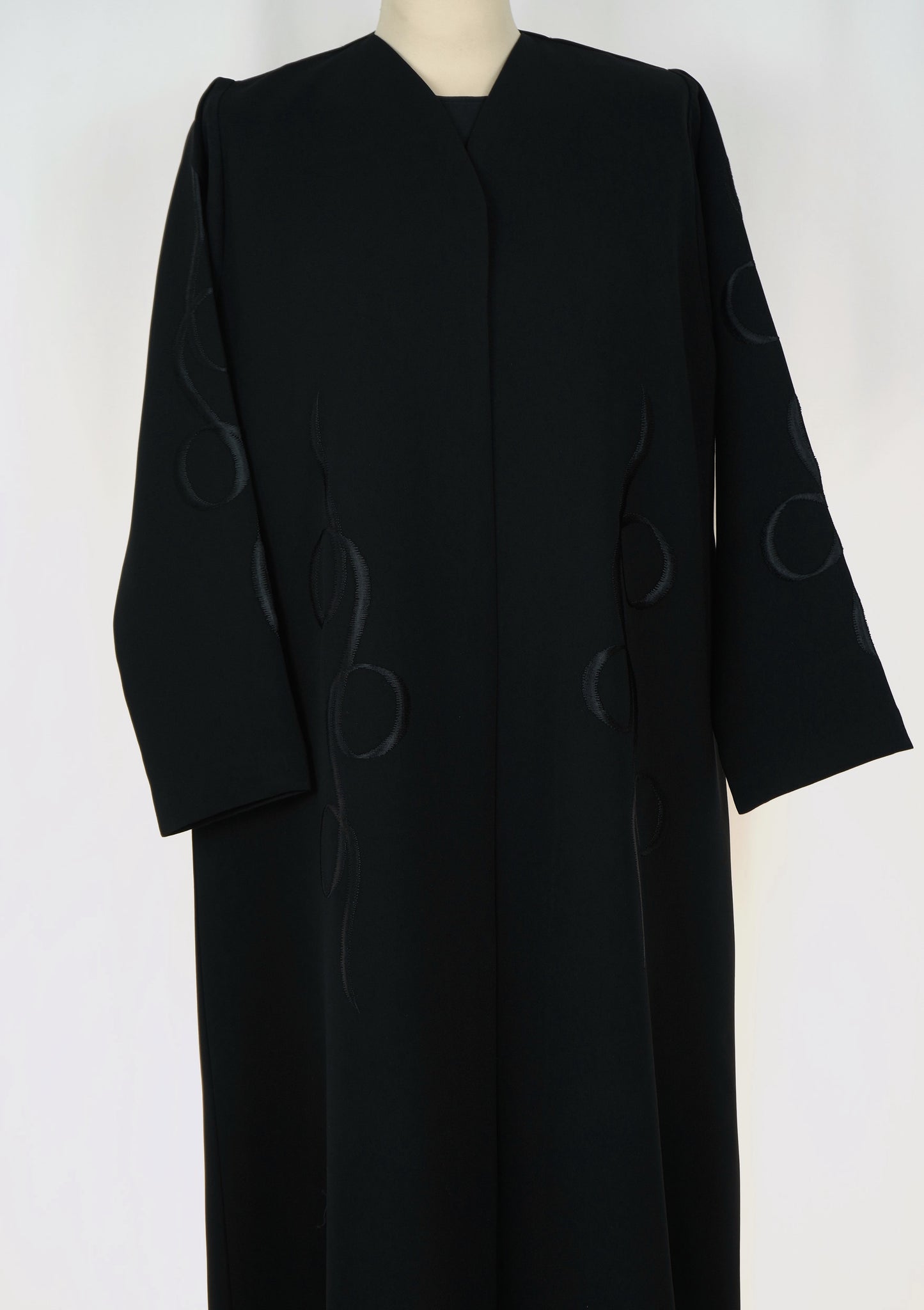 QO Tatreez Abaya Model 2026-A0060