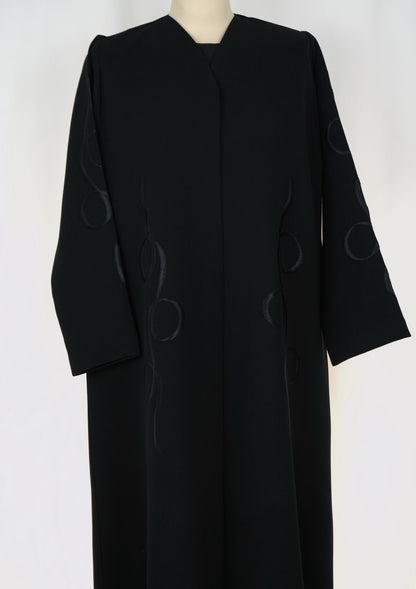 QO Tatreez Abaya Model 2026-A0060