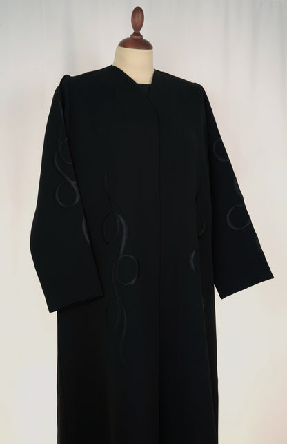 QO Tatreez Abaya Model 2026-A0060