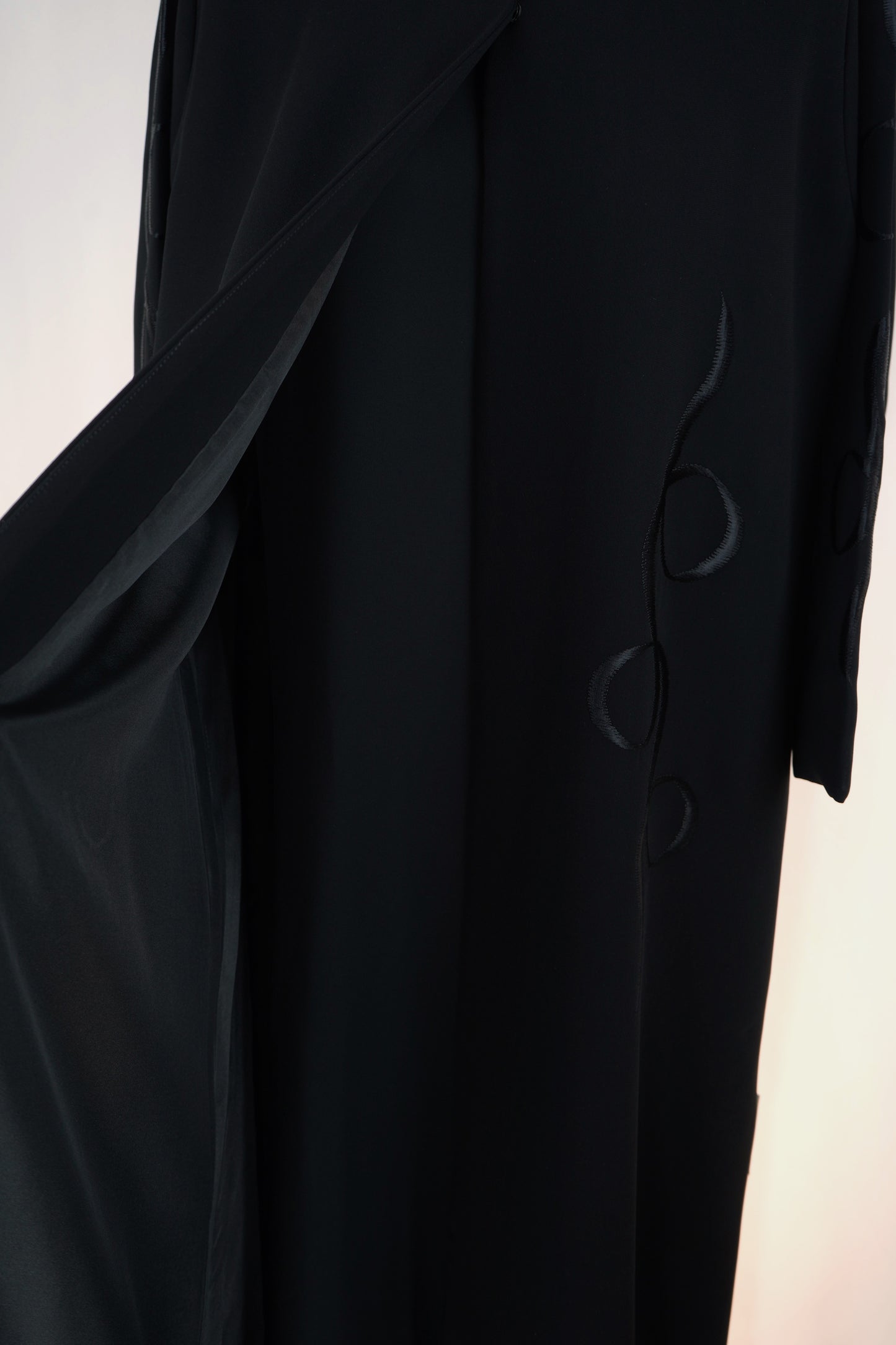 QO Tatreez Abaya Model 2026-A0060